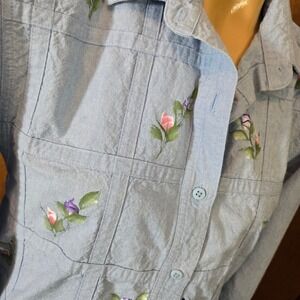 Ol Paint Blue Chambray denim  Floral Long Sleeve Button Up Shirt Women's Small‎